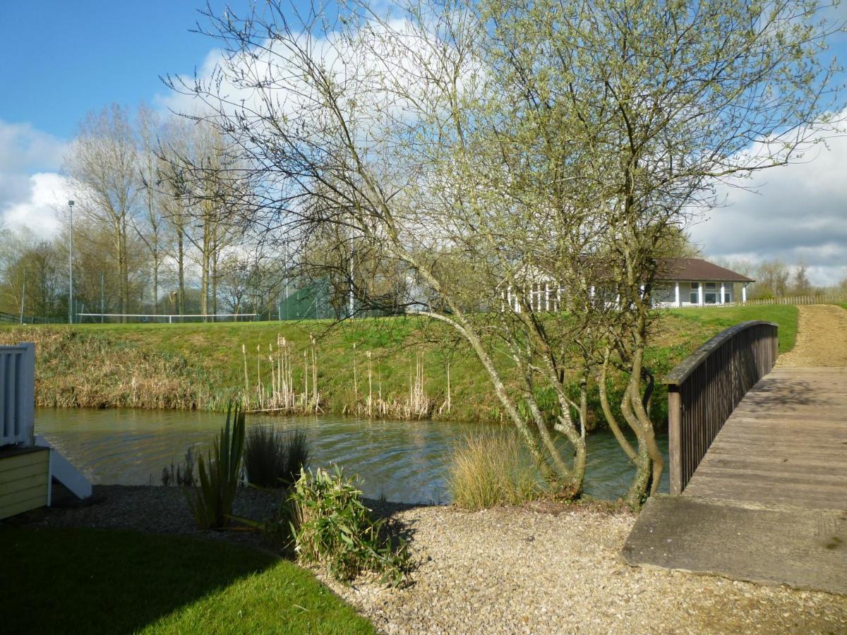 Liming Lodge - Lakeside Home In The Cotswolds South Cerney Luaran gambar